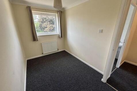 Bedroom 2 (1/2)