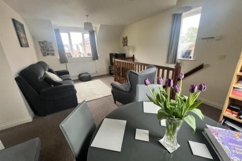 Living Room (1/2)