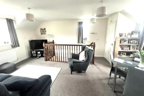 Living Room (2/2)