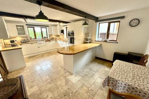 Kitchen/Diner (1/3)