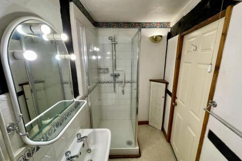 Bathroom (2/2)