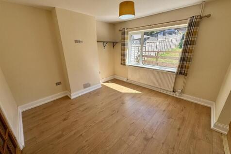 Living Room (1/4)