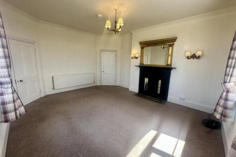 Living Room (1/2)