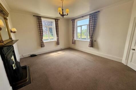 Living Room (2/2)