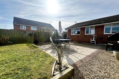 Rear Garden (3/3)
