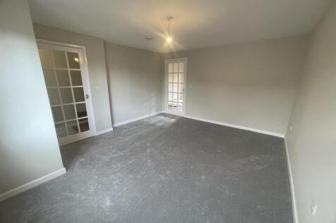 Living Room (2/2)