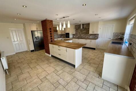 Kitchen (1/3)