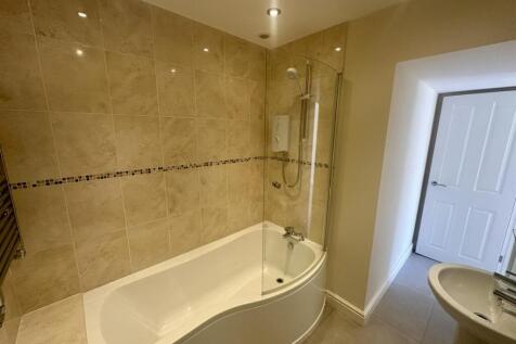 Jack &amp; Jill Bathroom (2/2)