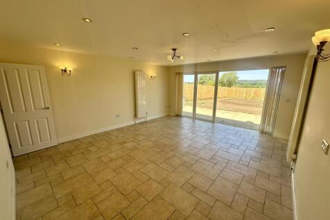 Dining Room (2/2)