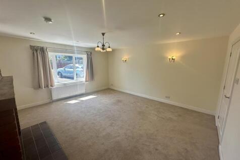 Living Room (2/3)