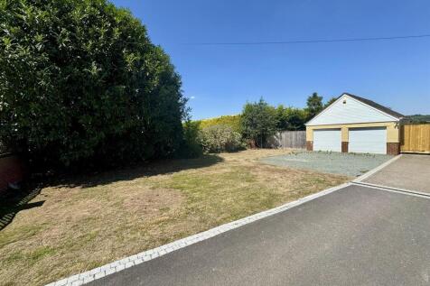 Front Garden (3/3)