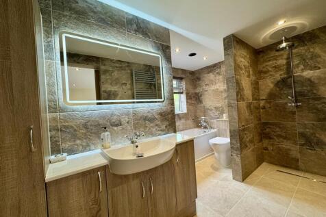 En-Suite Bathroom