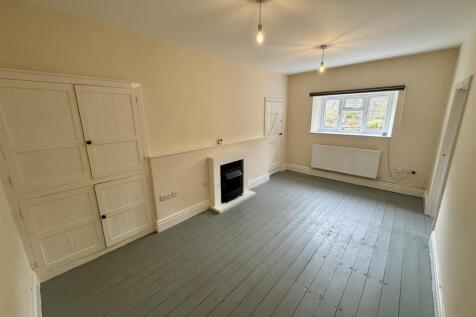 Living Room (1/2)