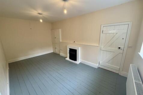 Living Room (2/2)