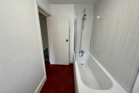Bathroom (1/2)