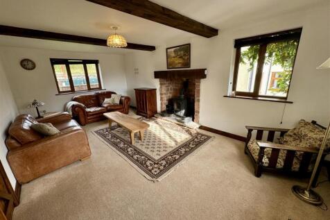 Living Room (1/2)
