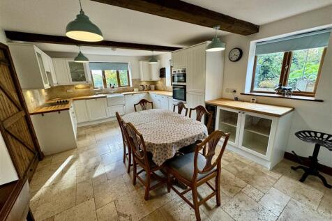 Kitchen / Diner (1/2)