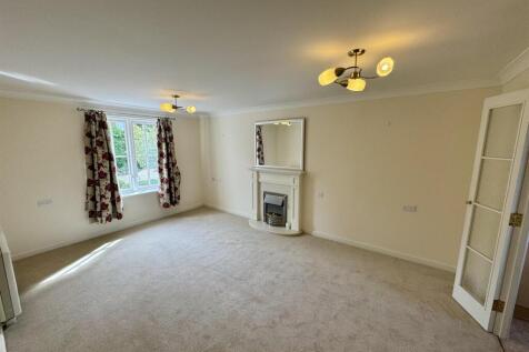 Living Room (1/2)