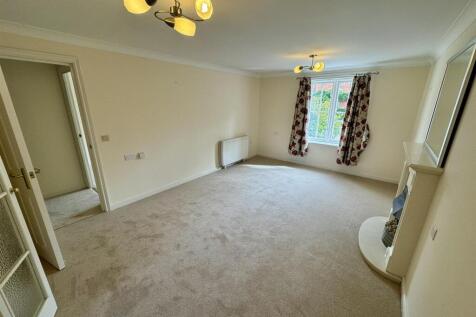 Living Room (2/2)