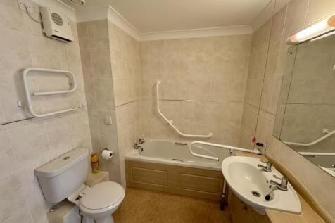 Bathroom (1/2)