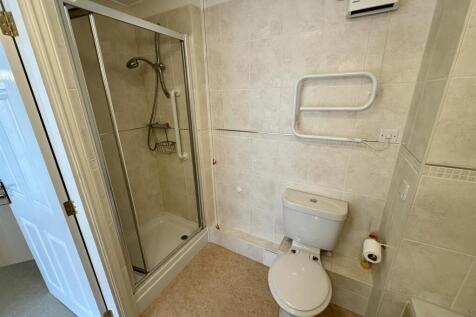 Bathroom (2/2)