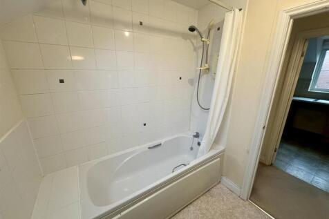 Bathroom (1/2)