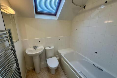 Bathroom (2/2)