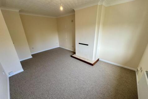 Living Room (1/2)
