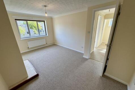 Living Room (2/2)