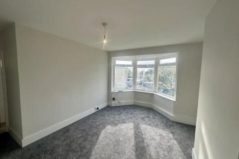 Living Room (1/2)