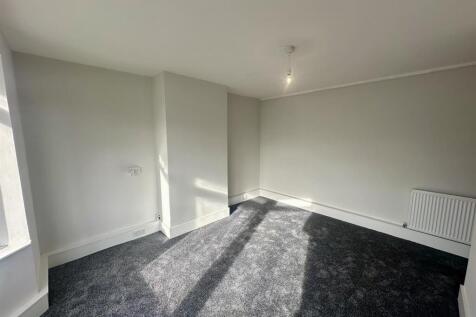 Living Room (2/2)