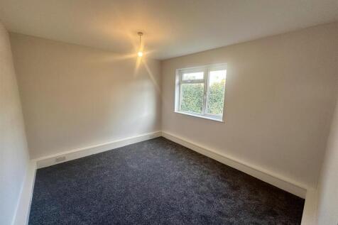 Bedroom (1/3)