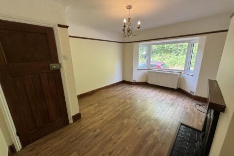 Living Room (1/2)