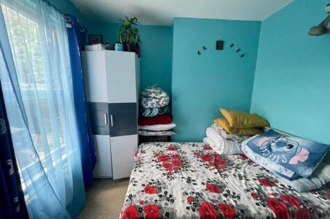 Bedroom (1/2)
