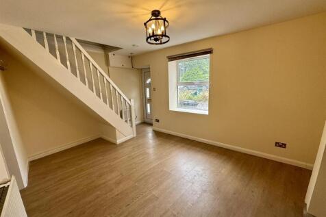 Living Room (1/2)