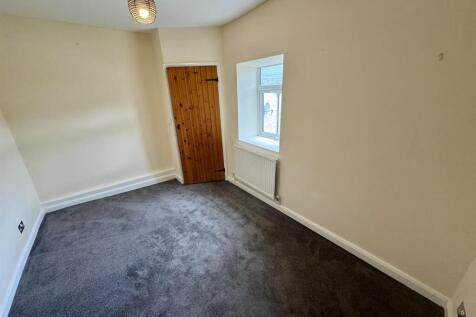 Bedroom 2 (1/2)