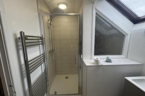 Bathroom (2/2)