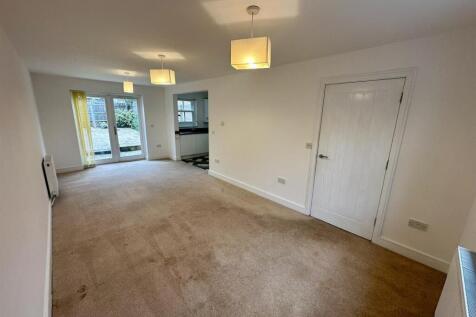 Living Room (2/2)
