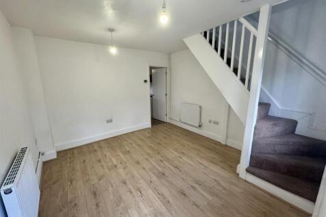 Living Room (1/2)