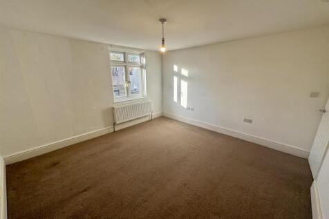 Bedroom 1 (2/2)