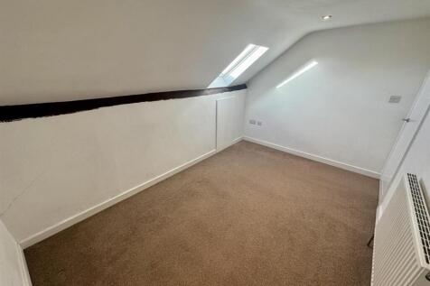 Bedroom 2 (1/2)
