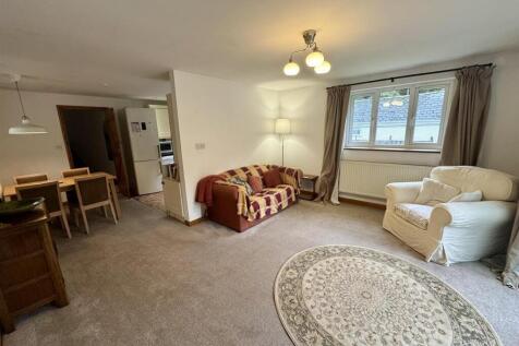 Living Room (2/2)