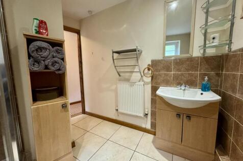 Bathroom (2/2)