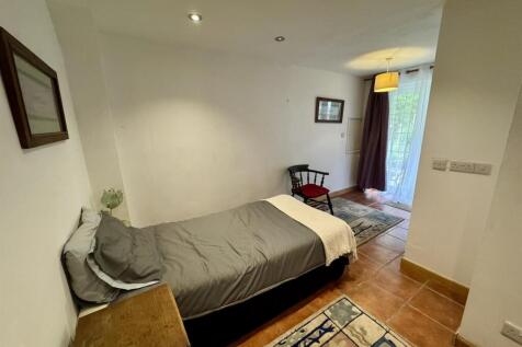 Bedroom 2 (2/2)