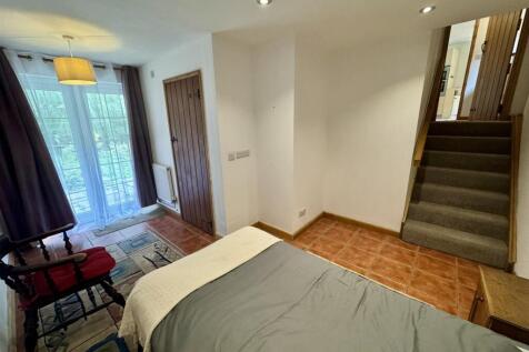 Bedroom 2 (2/2)