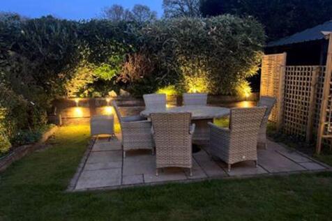 Alfresco dining