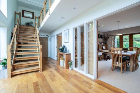 Spacious entrance hall