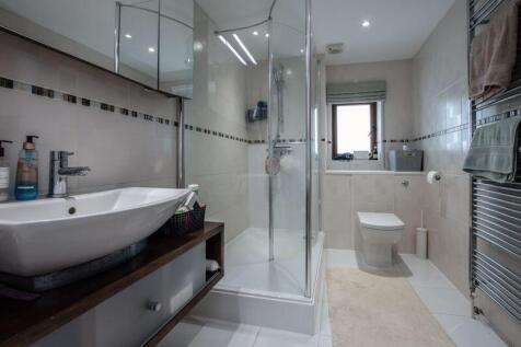 Bed 1 En-suite