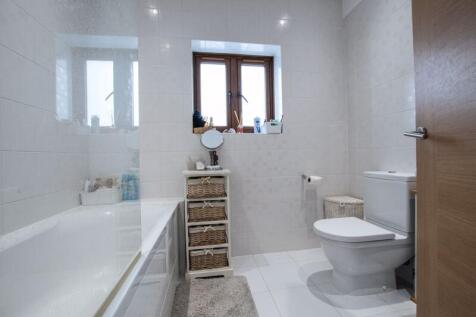 Bed 2 en-suite