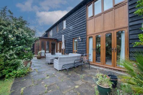 Patio access by all reception rooms
